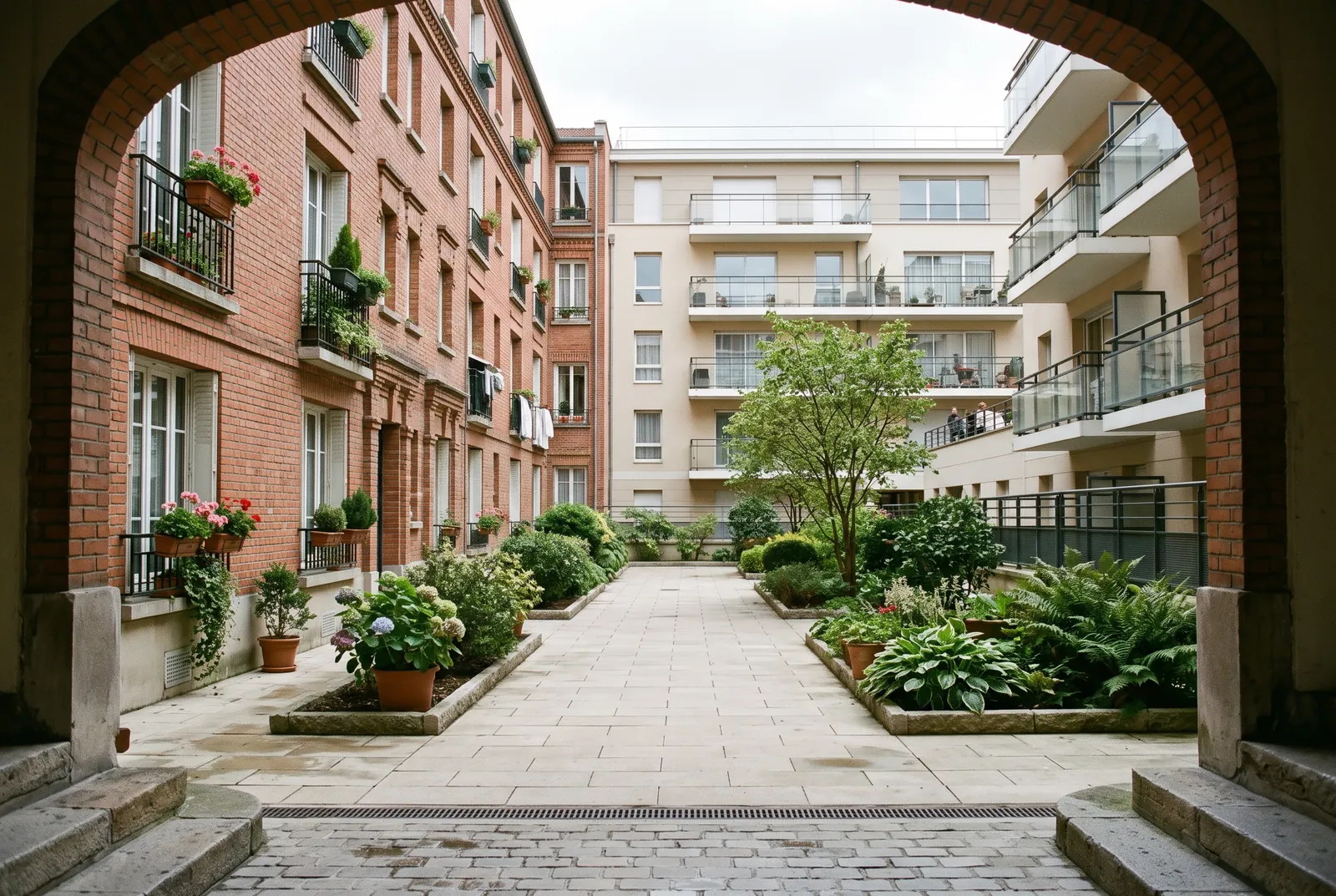 Cour intérieure d'un immeuble à Colombes